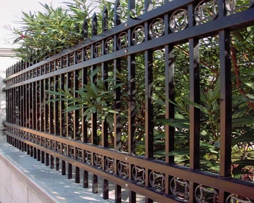 Chọn mẫu hàng rào đẹp, phù hợp với thiết kế chung của nhà